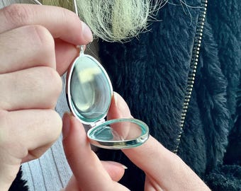 Glass Photo Locket Necklace Victorian Teardrop Keepsake Gold Silver Locket