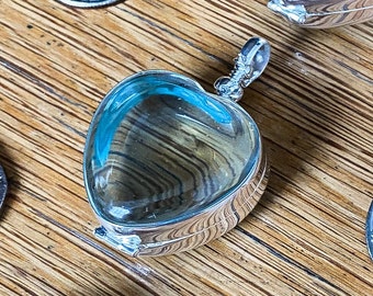 Medaglione a cuore per pietre preziose Medaglione shaker a cuore per innamorati Collana con medaglione Collana con medaglione inciso Medaglione d'oro Medaglione a forma di cuore d'oro