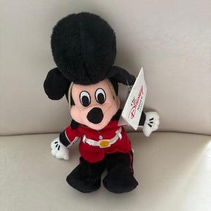 Vintage Mickey Mouse Disney Bean Bag plush with tags new in pristine condition- stored in plastic bins and comes from a smoke free home. bild 4
