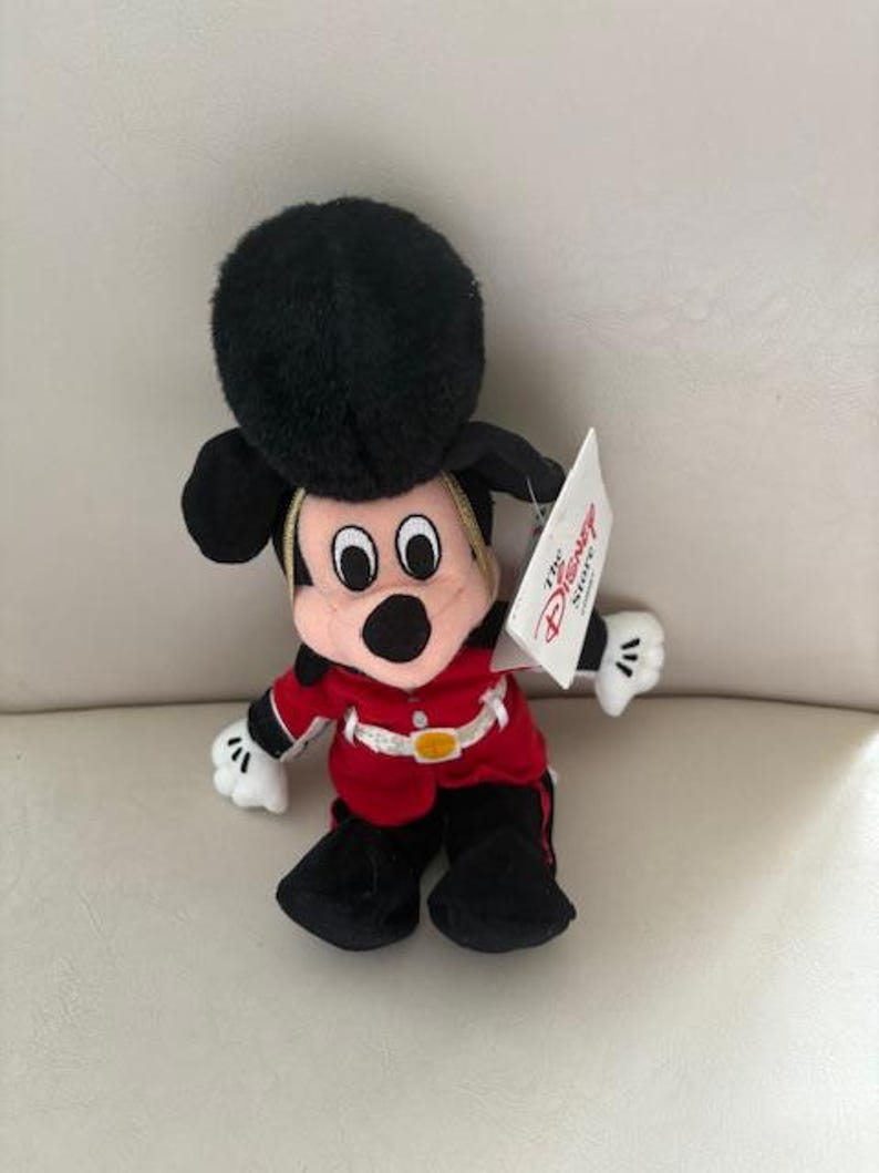 Vintage Mickey Mouse Disney Bean Bag plush with tags new in pristine condition- stored in plastic bins and comes from a smoke free home. bild 4