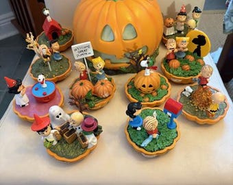 Vintage Hawthorne Village-The Great Pumpkin-New in original packaging in pristine condition. Smoke free home and stored in plastic Bins.