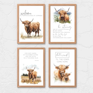 Pode incluir: Quatro impressões artísticas emolduradas com pinturas em aquarela de vacas Highland. Cada impressão tem uma moldura de madeira e texto. As impressões exibem as frases "Welcome...", "Be strong", "For every animal...", e "Let's read".