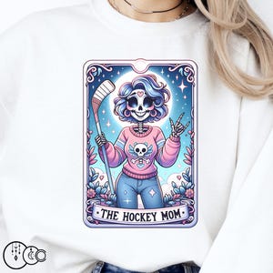 Die Hockey Mom Tarot Karte PNG Trendy Skeleton PNG Für Shirt Design, Eishockey, Feldhockey, Sublimation, DTF Druck usw. Nur digital
