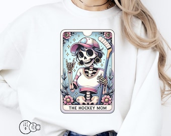 La carta del tarot de la mamá del hockey PNG Esqueleto de moda PNG para diseño de camisetas, hockey sobre hielo, hockey sobre césped, sublimación, impresión DTF, etc. Solo digital