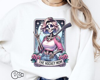 La carta del tarot de la mamá del hockey PNG Esqueleto de moda PNG para diseño de camisetas, hockey sobre hielo, hockey sobre césped, sublimación, impresión DTF, etc. Solo digital