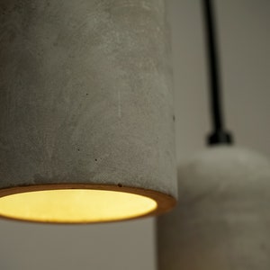 Lampe ronde minimaliste pendante en béton, luminaire à cylindre en béton brut, éclairage à cylindre design, design scandinave, accessoires image 8