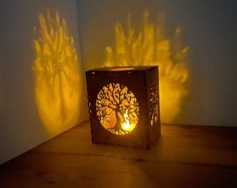 Árbol de la Vida, Portavelas de madera con diseño que proyecta sombras