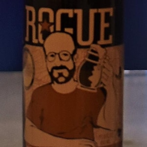 Botella de cerveza pintada Rogue - Decorativa y coleccionable
