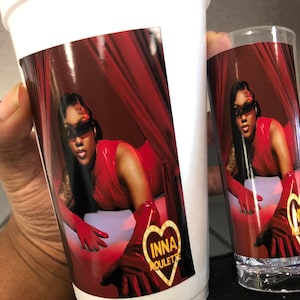 Bicchieri da shot personalizzati e bicchieri di schiuma oppure puoi scegliere bicchieri di plastica trasparente e bicchieri da shot