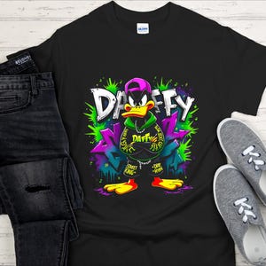 Urban Daffy Graffiti-T-shirt| Streetwear cartoon hiphop-T-shirt| Druppelhypestijl| Uniseks Gildan-shirt