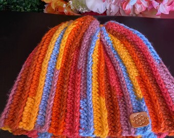 Gorro de crochet multicolor para adultos: gorro de invierno de punto grueso hecho a mano, gorro unisex bohemio y acogedor.