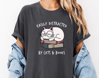 Comfort Colors® Cat and Books-shirt, leesgrage T-shirt, T-shirt huisdiereigenaar, shirt boekenliefhebber