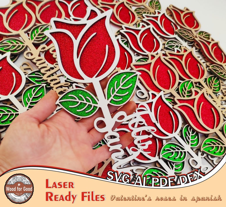 Puede incluir: Un conjunto de rosas de madera cortadas con l&aacute;ser con detalles de purpurina. Las rosas son rojas y verdes y tienen las palabras "Feliz D&iacute;a" escritas en ellas. Las rosas son perfectas para el D&iacute;a de San Valent&iacute;n o cualquier otra ocasi&oacute;n especial.