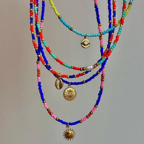 Collier ras de cou perles de rocaille bleu électrique et doré avec pendentif œil, bijou en acier inoxydable et réglable