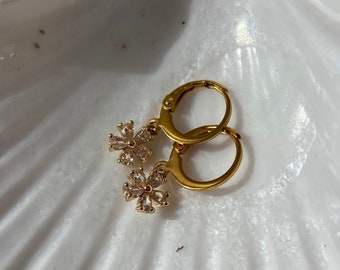 Par de pendientes florales con strass en circonio, cobre y acero Daphné