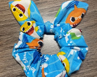 Elastico realizzato con tessuto con licenza Baby Shark