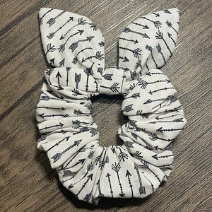 Farmhouse Black Arrow Scrunchie