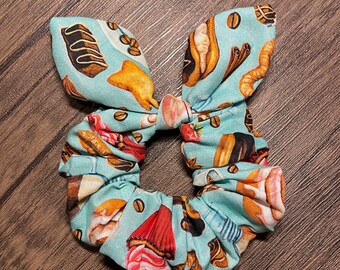 Scrunchie realizzato con tessuto Treats and Coffee