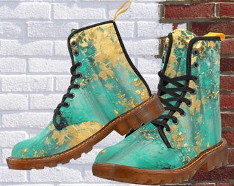 Botas verdes de couro vegano com cadarço, detalhes dourados, ajuste largo