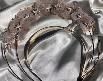 Halo de couronne de fleurs de déesse du jardin - élégance florale artisanale-coiffe de mariée fée mariage- bandeau casque de mariée