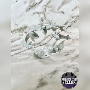 Crystal stand for articulated 3d printed creatures | wall mounted