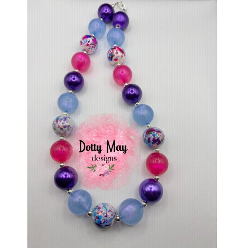 The Bubblegum Breeze Necklace main image 1