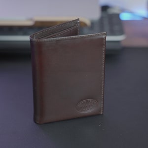 Cartera de cuero italiano marrón plegable para hombre hecha a mano / Regalo para hombres / Diseño para exhibir 2 documentos de identidad / Envío gratuito a EE. UU.