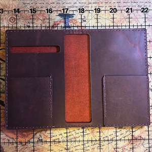 Cartera para pasaporte hecha a mano con cuero de grano completo marrón TuttoPelle