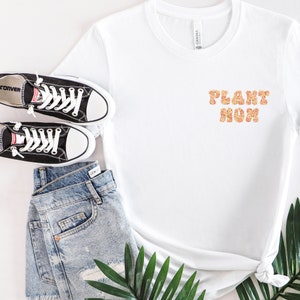 Plant Mom pocket design shirt, Plant Lady T-Shirt, Plant Lover Gift, Gardening Shirt, Plant Mom Shirt, Botanical Tshirt, Gardener Mom