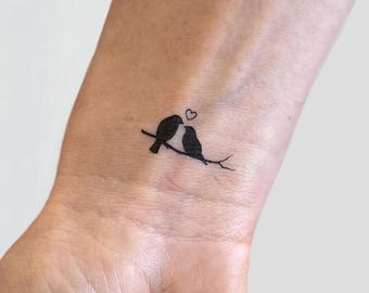 Tatuajes temporales con siluetas de pájaros enamorados (juego de 3)