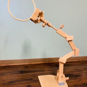 Universal Embroidery Clip Frame - Adjustable Craft Hoop For Sewing & Quilting