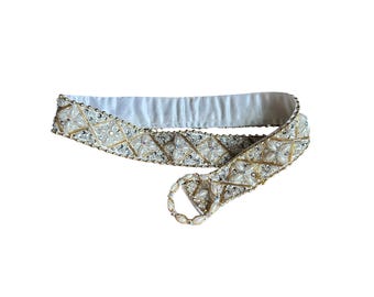 Vintage Floral Pearl Belt: Aurora Borealis Rhinestone Detail  display picture 2