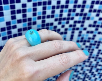 Turquoise chunky ring/ Gold plated turquoise bead/Resin ring/Statement ring/Funky Ring/Plastic Ring/Summer fashion/ Adjustable ring