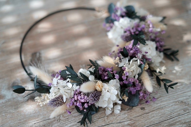 Trockenblumen Kranz lila weiß Eukalyptus Hochzeit Flowerhoop personalisierbarer Türkranz Bild 3