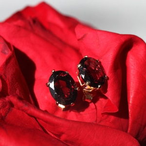 14K Garnet Studs