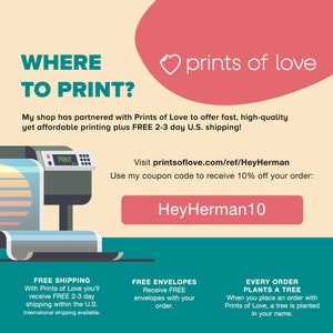 Puede incluir: Un gr&aacute;fico promocional con el texto "WHERE TO PRINT?" y "prints of love". Anuncia impresi&oacute;n r&aacute;pida y de alta calidad con un c&oacute;digo de cup&oacute;n "HeyHerman10" para un 10% de descuento. El texto adicional incluye env&iacute;o gratuito y detalles de sobres.
