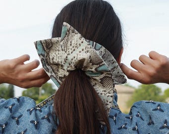 Übergroßes quadratisches Scrunchie: Dutthalter, handgemachte Haargummi