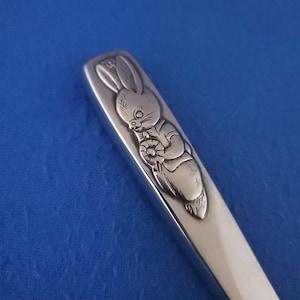 Oneida PETER RABBIT Stainless ~ Youth Knife 6 5/8&quot; ~ Beatrix Potter Flatware Child&#39;s Knife