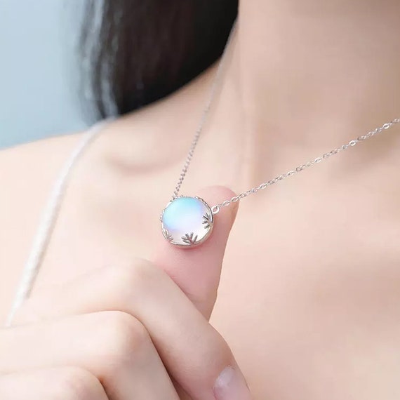 Silver aurora borealis best sale necklace
