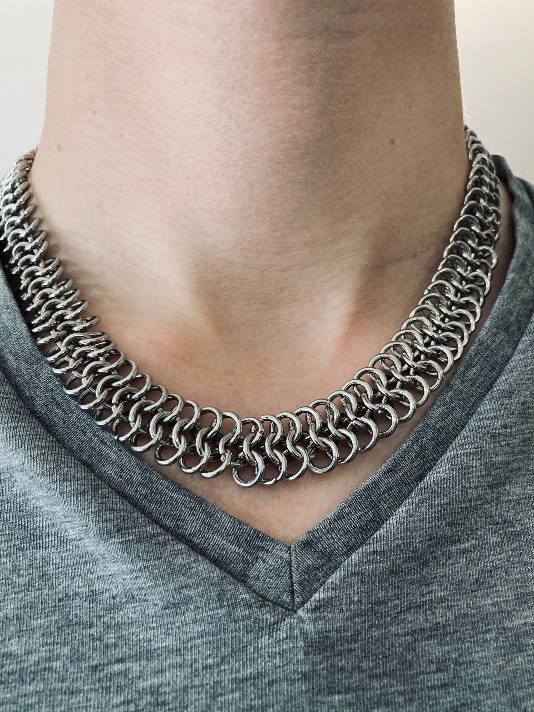 Collier Plastron Tour De Cou Argenté Style Cotte De Maille - Longueur 45 Cm - Occasion Bon état