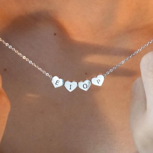 Encanto de pulsera de corazón personalizado, pulsera de encanto inicial de corazón, encanto de letra de corazón, brazalete de encantos de corazones grabado personalizado, regalos mujeres