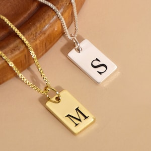 Collar inicial personalizado, collar de etiqueta inicial delicado, collar de etiqueta de barra de oro, regalo de cumpleaños, collar colgante de letra grabada, regalo de dama de honor