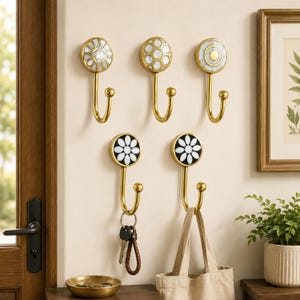 Gancio da parete in ottone con intarsio in madreperla / Arredamento Boho per la casa / SHILPWARE