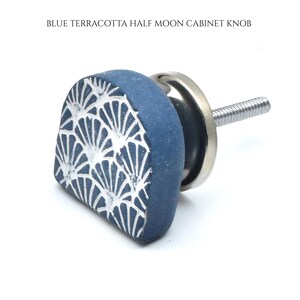 Pomo de gabinete de media luna de terracota / Tirador de cajón de cerámica mate / SHILPWARE
