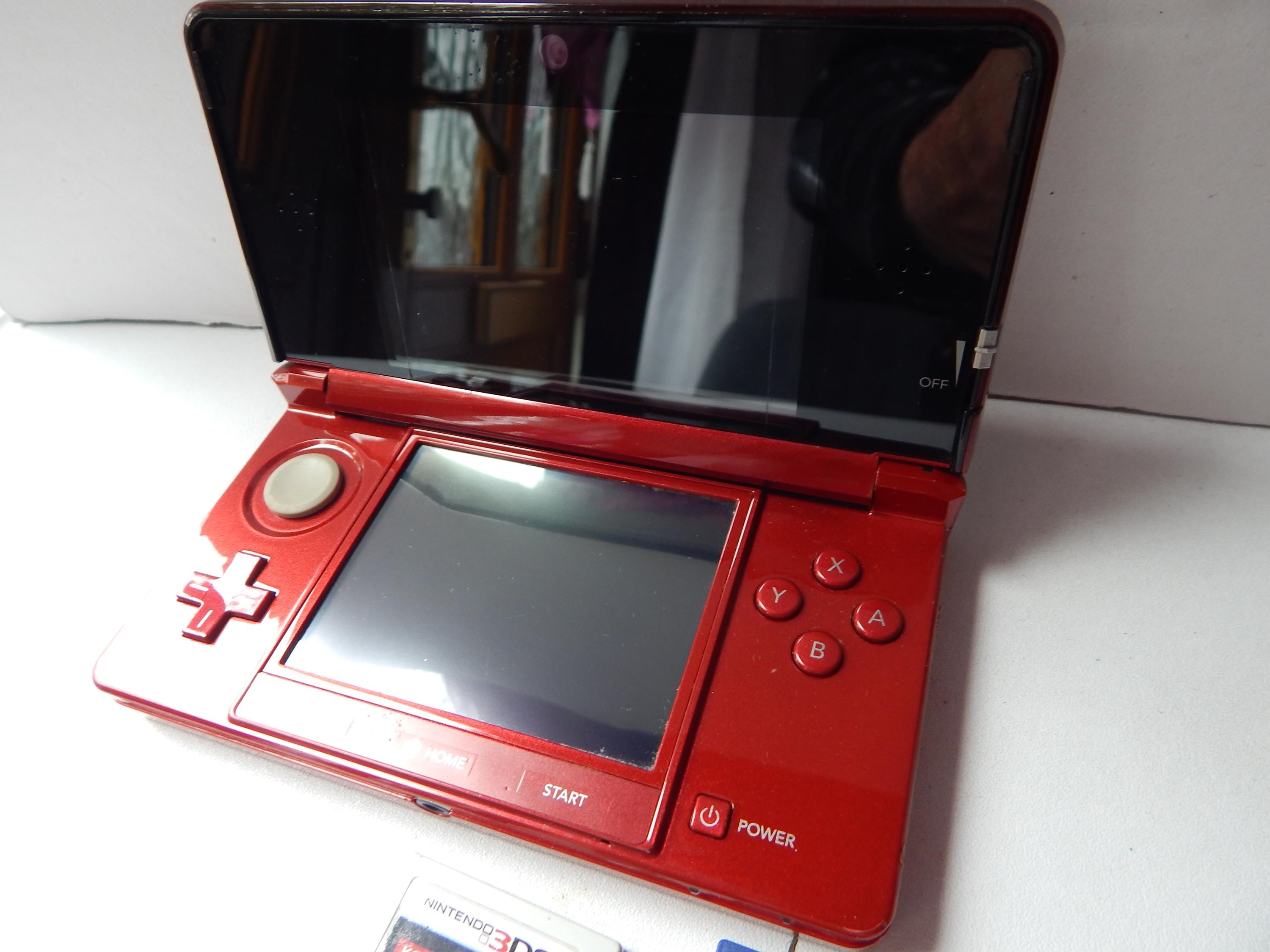 Nintendo Switch 3ds red Nintendo 3DS Flame Red Game Console is in Working Condition