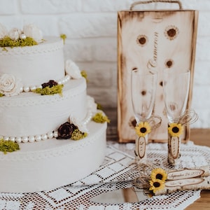 Sunflower Wedding flutes toast glasses and cake server set, wood cake cutting set, bridal gift anniversary, bridal shower gift for bride