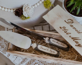 Rustic cake server,Wedding cake set,Rustic wedding Personalized server, Wood Wedding knife and server