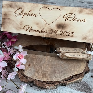 Servidor de pastel de corazón rústico, juego de servicio de amor para bodas, servidor de pastel de novia personalizado con forma de corazón, cuchillo y servidor con letras de madera, regalo de quinceañera