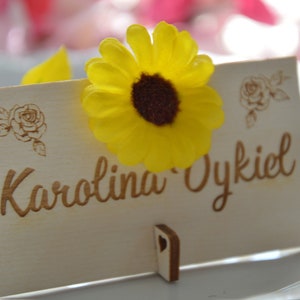 Marque-places tournesol, décorations de table découpées au laser, cartes de visite en bois rustiques, noms personnalisés, noms de table en bois, décoration de mariage, étiquettes personnalisées