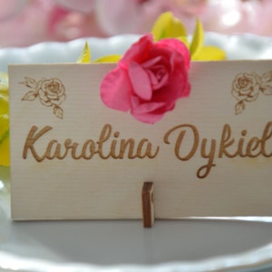 Marque-places pour mariage, décorations de table découpées au laser, cartes de visite en bois rustiques, noms personnalisés, noms de table en bois, décoration de mariage, étiquettes personnalisées